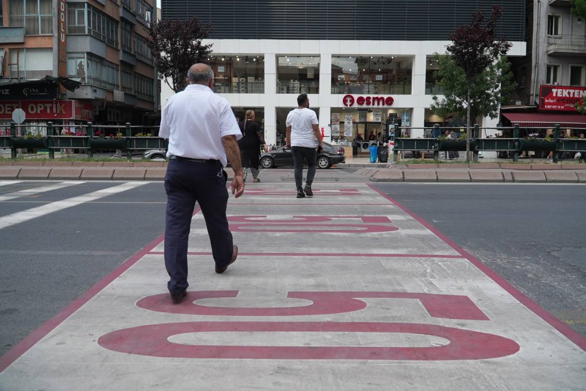 UKOME’DEN İNÖNÜ BULVARI’NDA YAYA GEÇİDİ DÜZENLEMESİ