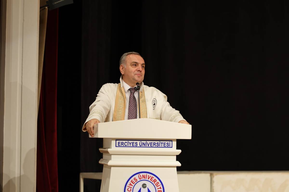 ERÜ ZİRAAT FAKÜLTESİ’NDE 15. DÖNEM MEZUNİYET SEVİNCİ