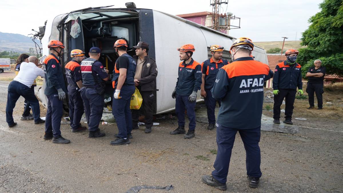 OTOBÜS KAZASINDA ÖLEN YOLCU VE YARALILARIN KİMLİKLERİ BELLİ OLDU