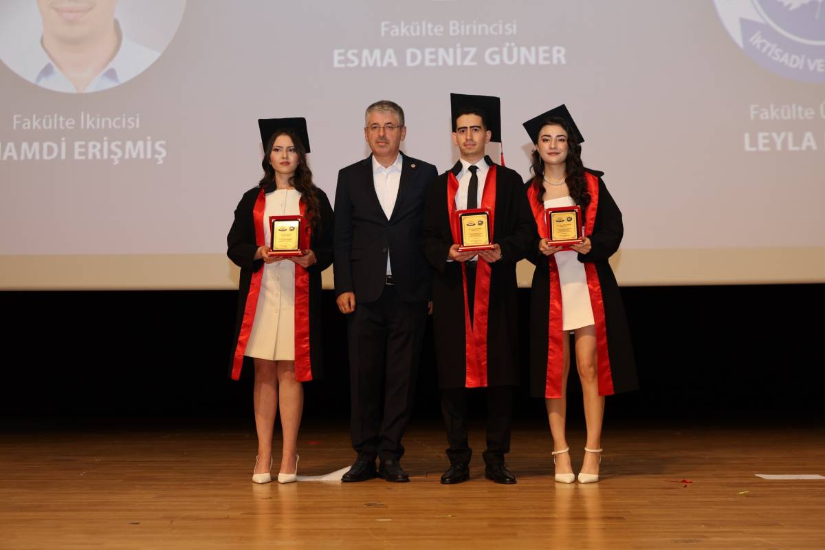 ERÜ İİBF 44. DÖNEM MEZUNLARINI VERDİ