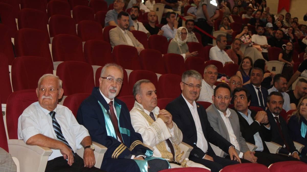 ERÜ İİBF 44. DÖNEM MEZUNLARINI VERDİ