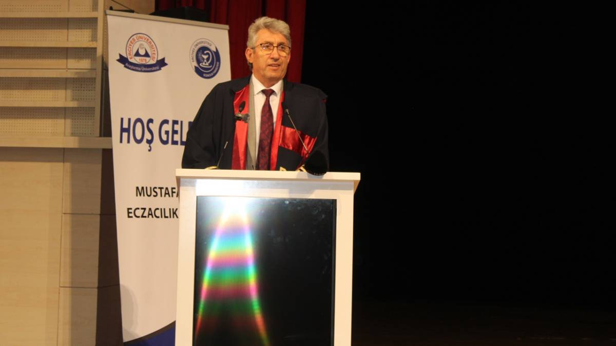 GENÇ ECZACILARIN MEZUNİYET SEVİNCİ