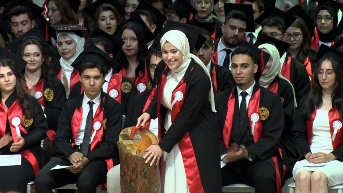 ERÜ TIP FAKÜLTESİ 52. DÖNEM MEZUNLARINI VERDİ