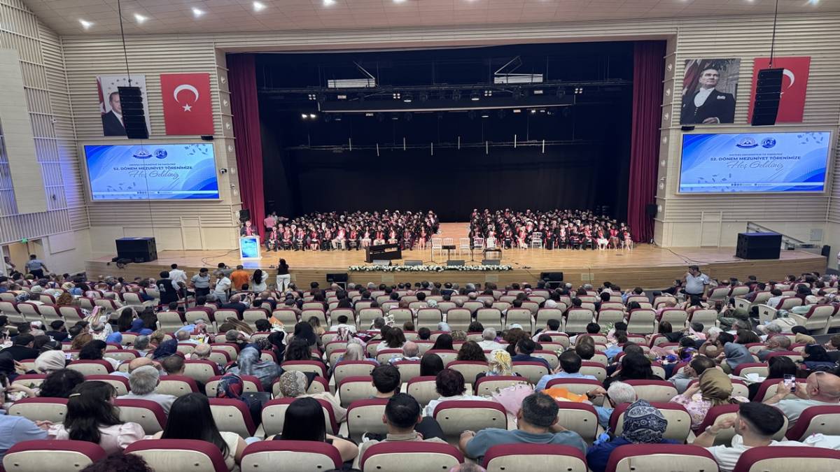ERÜ TIP FAKÜLTESİ 52. DÖNEM MEZUNLARINI VERDİ
