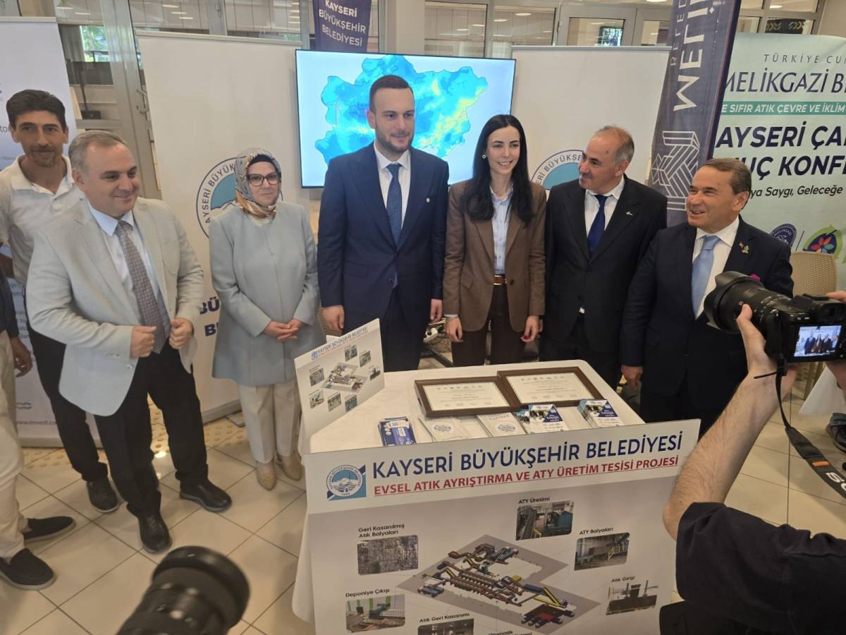 KAYSERİ BÜYÜKŞEHİR’E TEŞEKKÜR PLAKETİ