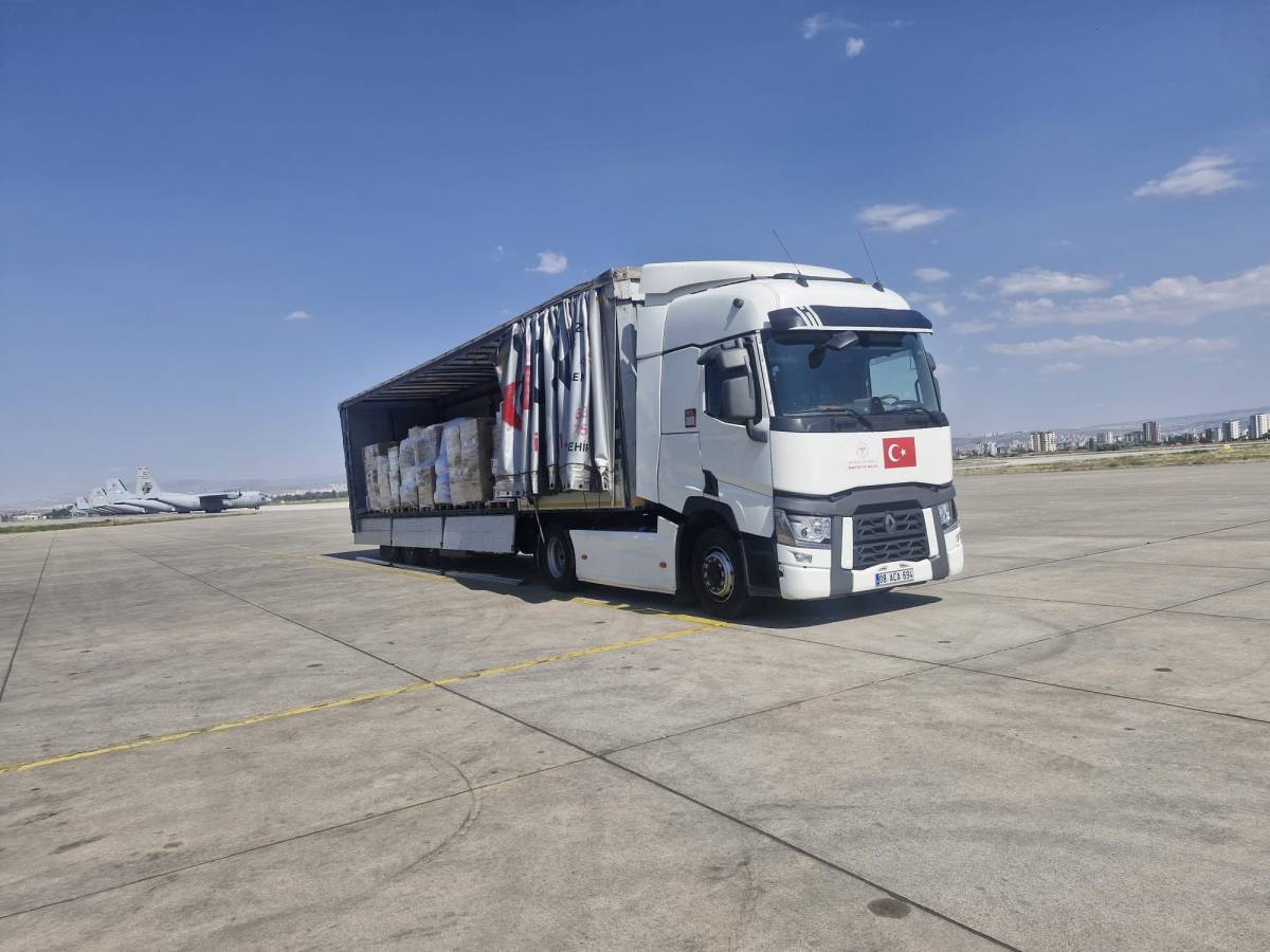 VENEZUELA'YA 16,4 TON İNSANİ YARDIM MALZEMESİ