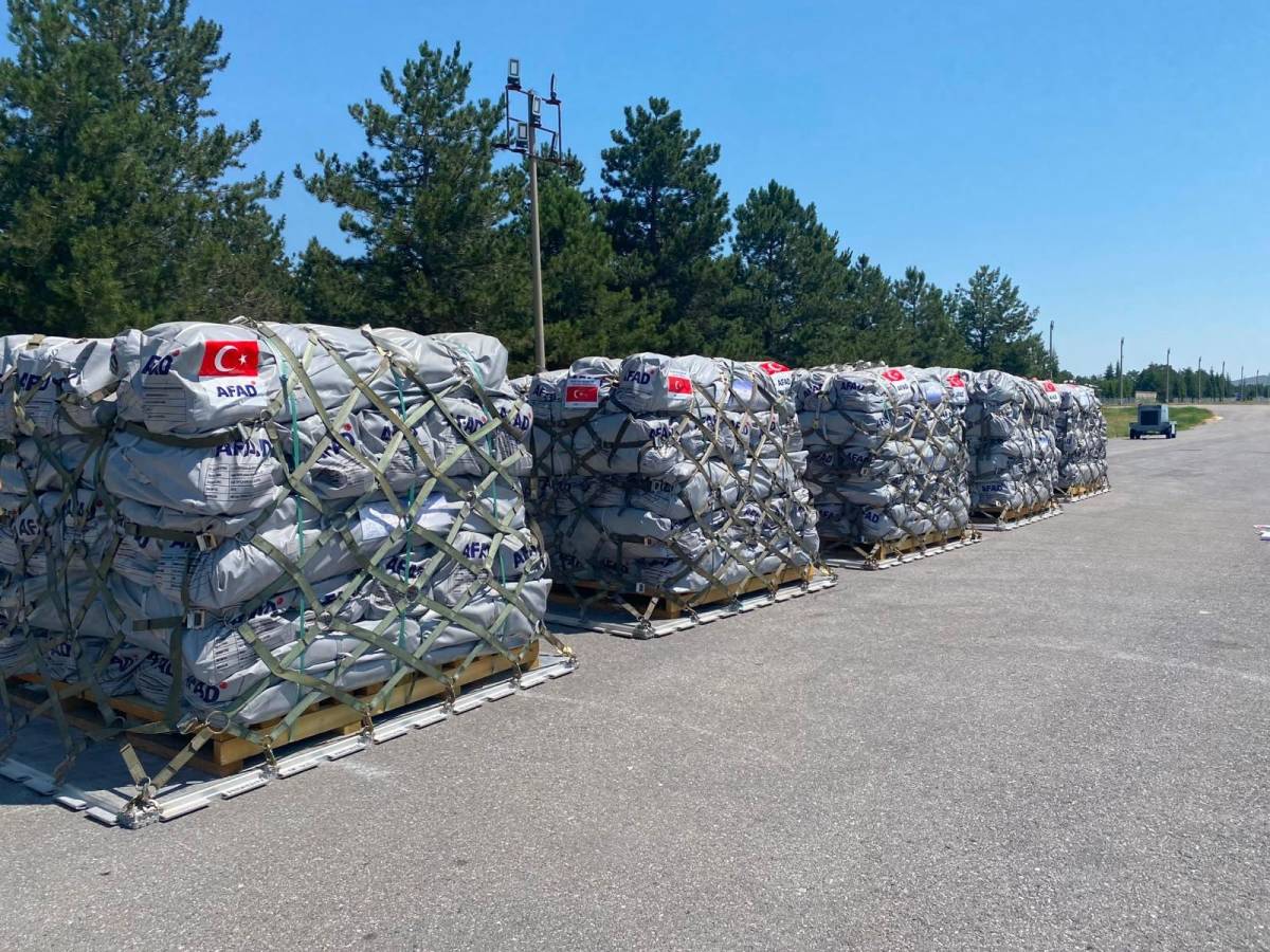 VENEZUELA’YA 30 TON İNSANİ YARDIM MALZEMESİ GÖTÜRÜLDÜ