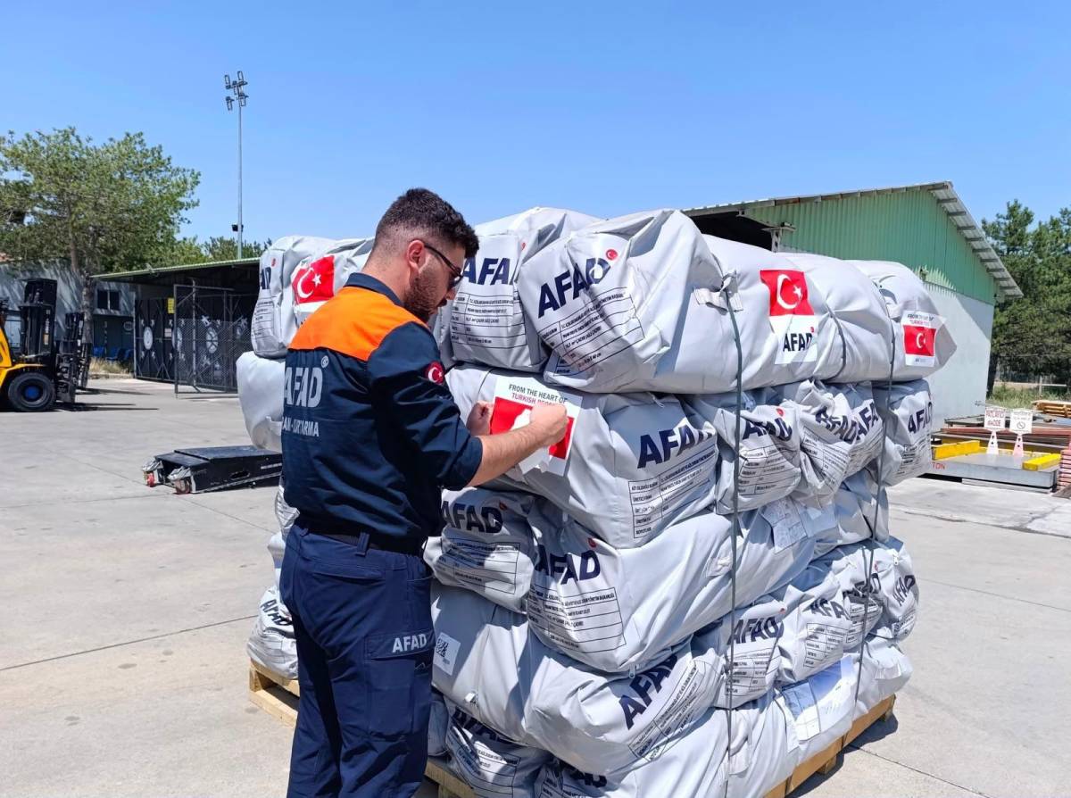 VENEZUELA’YA 30 TON İNSANİ YARDIM MALZEMESİ GÖTÜRÜLDÜ