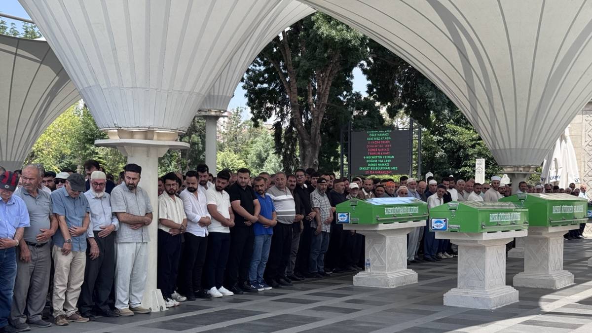 FECİ KAZADA HAYATINI KAYBEDEN AİLE YAN YANA TOPRAĞA VERİLDİ