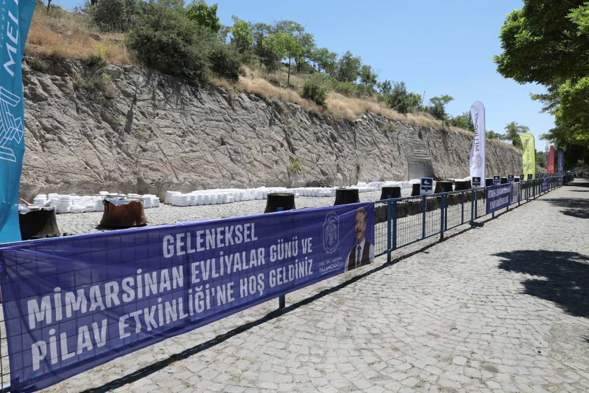 PİLAV ETKİNLİĞİ GÖNÜLLERİ BİR ARAYA GETİRDİ
