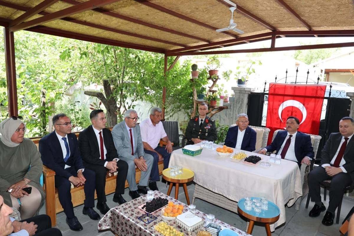 15 TEMMUZ ŞEHİDİ CENNET YİĞİT KABRİ BAŞINDA ANILDI