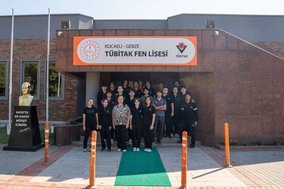 TÜBİTAK FEN LİSESİ GELECEĞİN BİLİM İNSANLARINI ARIYOR