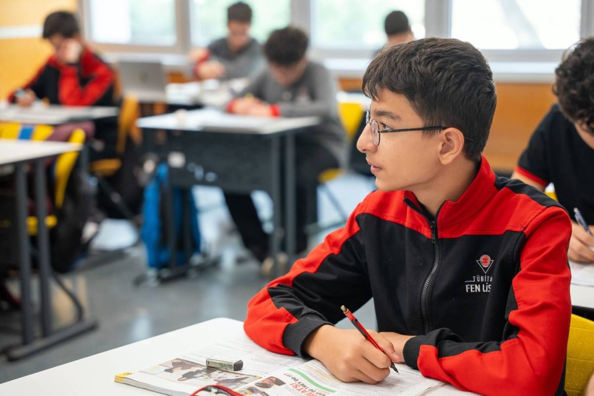 TÜBİTAK FEN LİSESİ GELECEĞİN BİLİM İNSANLARINI ARIYOR