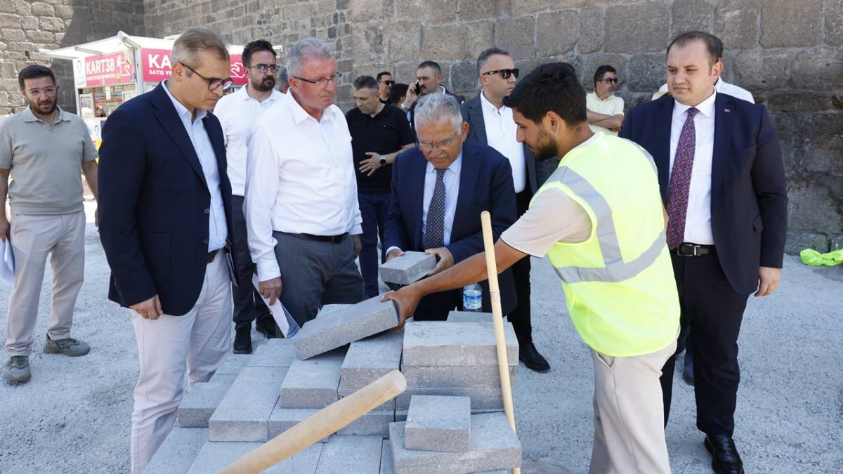 BÜYÜKKILIÇ'TAN CUMHURİYET MEYDANI'NDAKİ BÜYÜK DÖNÜŞÜME YAKIN TAKİP