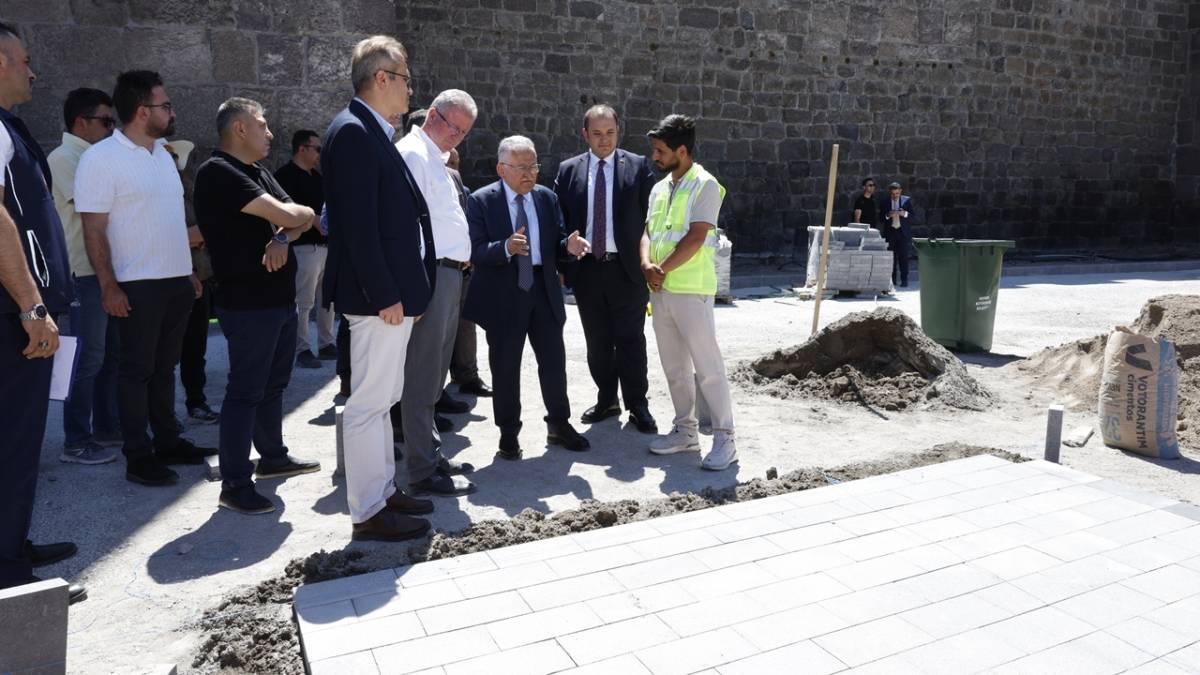 BÜYÜKKILIÇ'TAN CUMHURİYET MEYDANI'NDAKİ BÜYÜK DÖNÜŞÜME YAKIN TAKİP