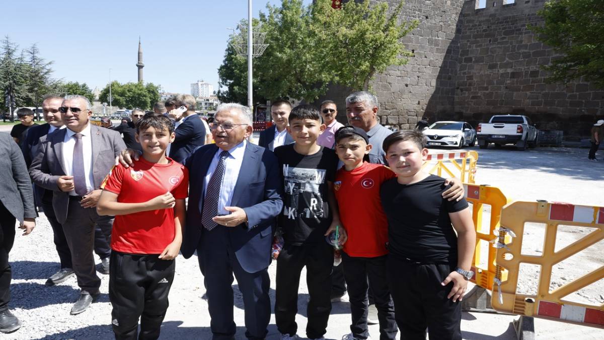 BÜYÜKKILIÇ'TAN CUMHURİYET MEYDANI'NDAKİ BÜYÜK DÖNÜŞÜME YAKIN TAKİP