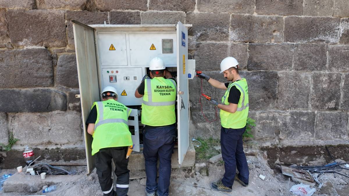BÜYÜKKILIÇ'TAN CUMHURİYET MEYDANI'NDAKİ BÜYÜK DÖNÜŞÜME YAKIN TAKİP