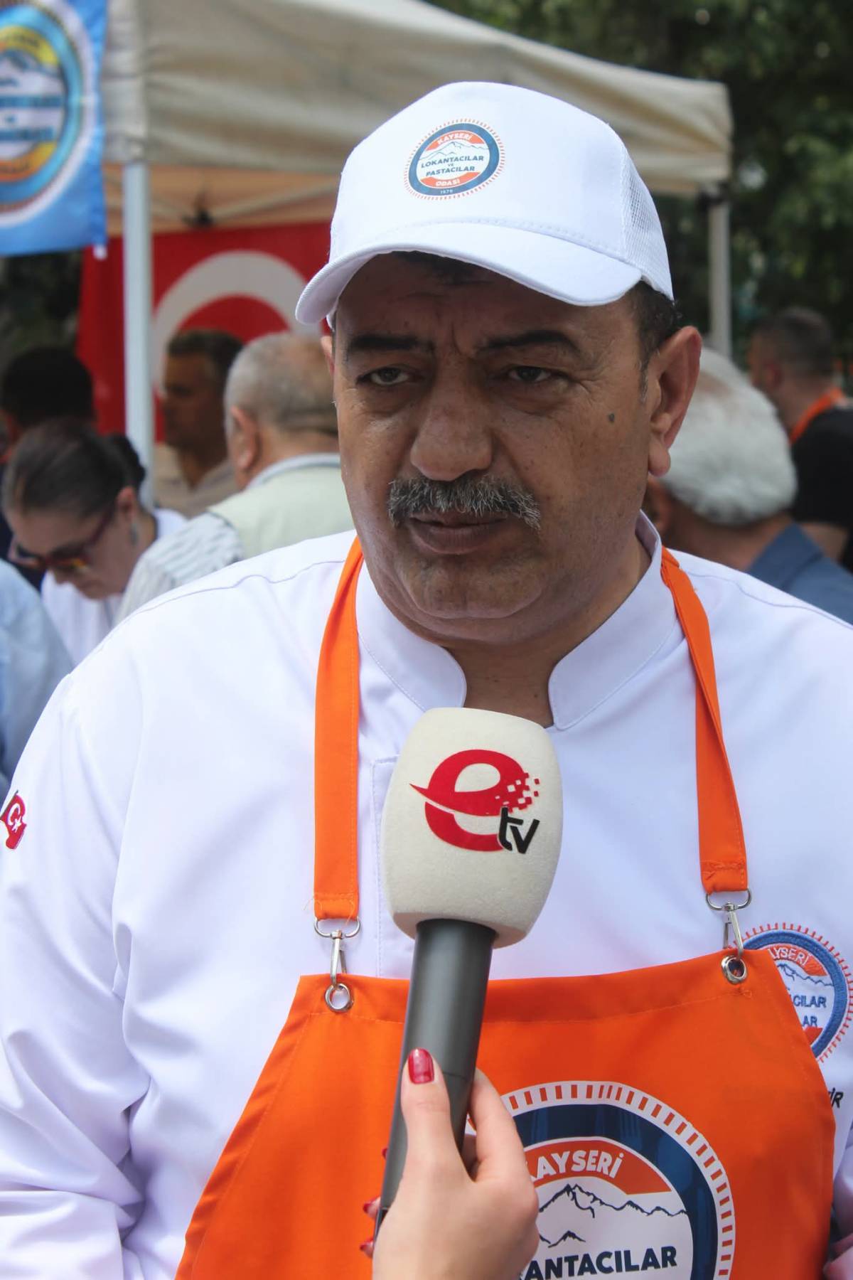LOKANTACILAR VE PASTACILAR ODASI HUNAT CAMİİNDE AŞURE DAĞITTI