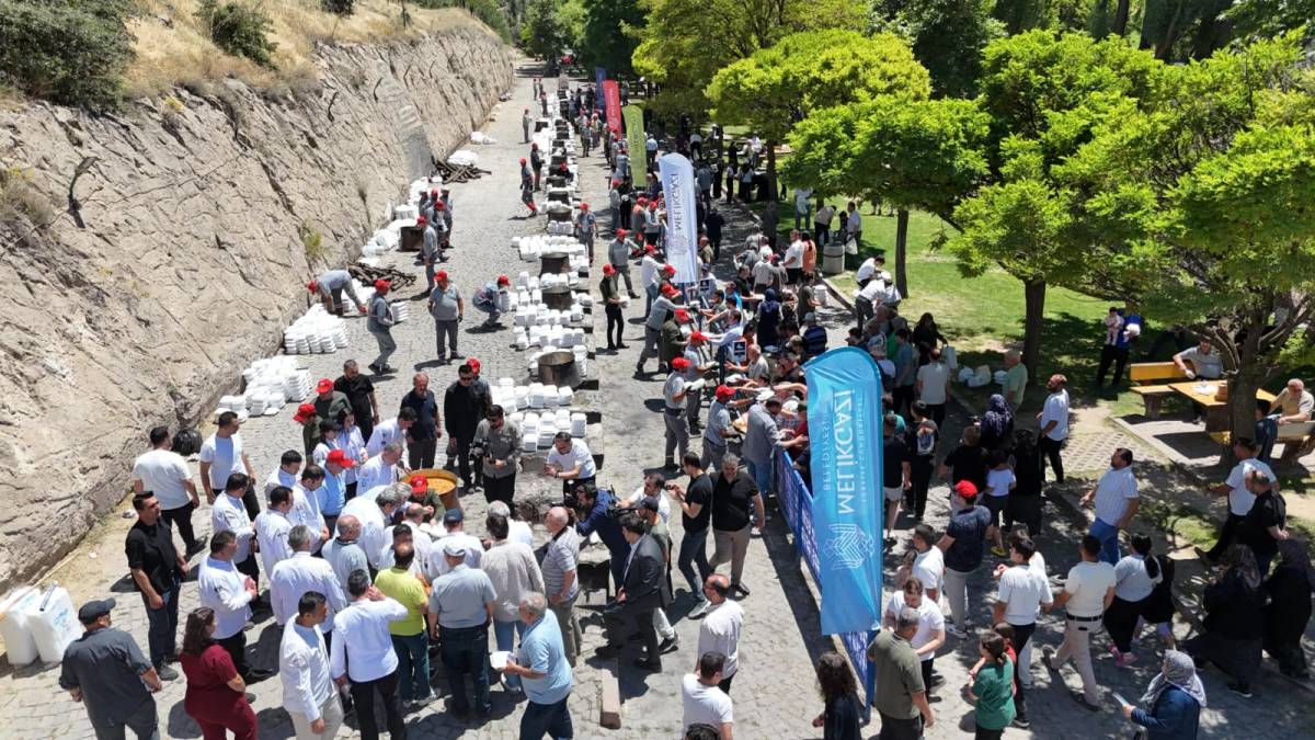 PİLAV ETKİNLİĞİ GÖNÜLLERİ BİR ARAYA GETİRDİ