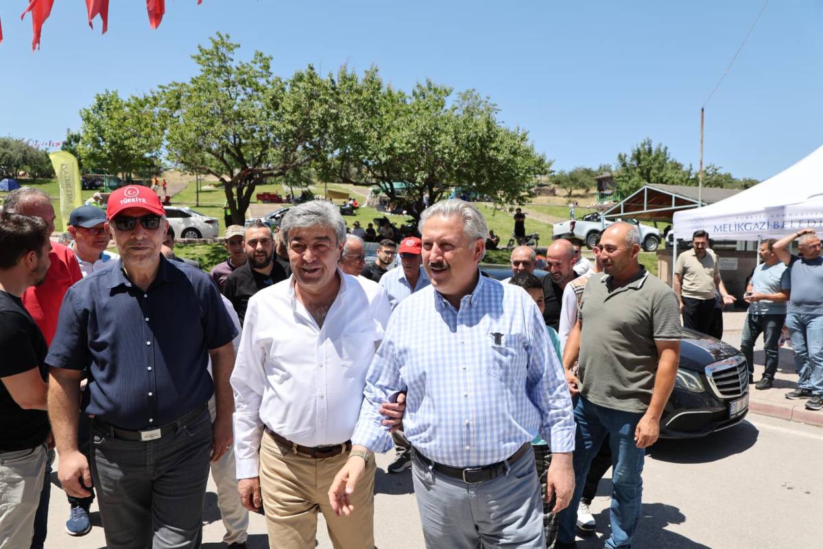 PİLAV ETKİNLİĞİ GÖNÜLLERİ BİR ARAYA GETİRDİ
